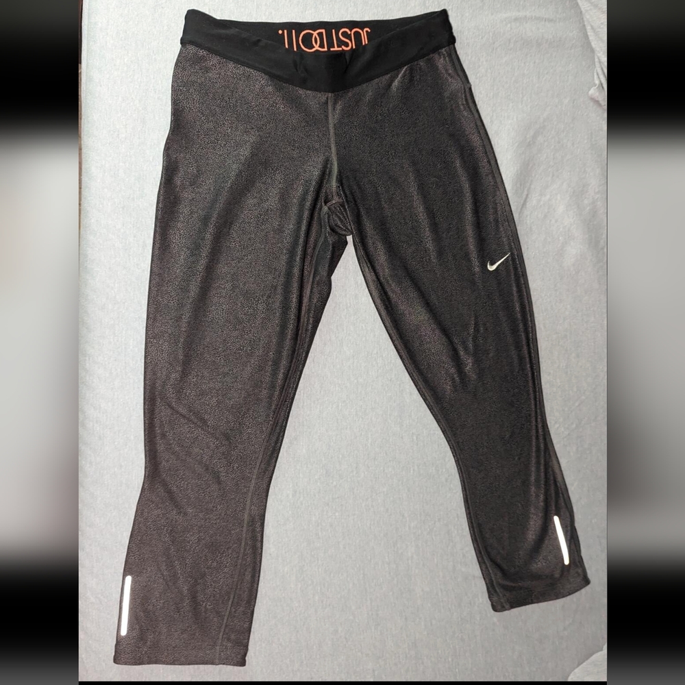 Nike Women's Dri Fit Animal Print, Capri Cropped Leggings with reflective panels